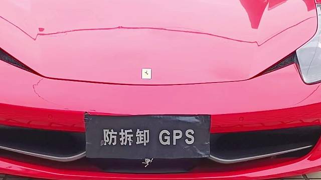 法拉利安装防拆抗屏蔽GPS定位防盗系统，开启屏蔽器自动锁车，换卡、扣卡、干扰锁车报警到手机。