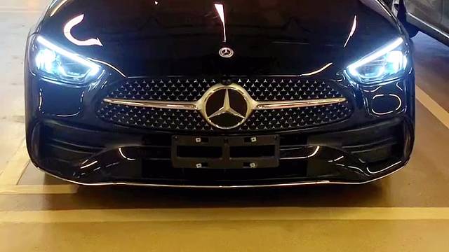 奔驰安装防拆抗屏蔽GPS定位防盗系统，开启屏蔽器自动锁车，换卡、扣卡、干扰锁车报警到手机。