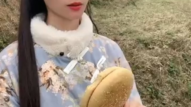 天冷了吃一根辣椒吧