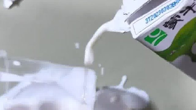 生活小妙招：倒盒装牛奶的正确方法