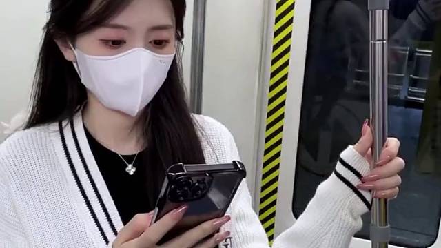 肯定不是故意
是特意的吧