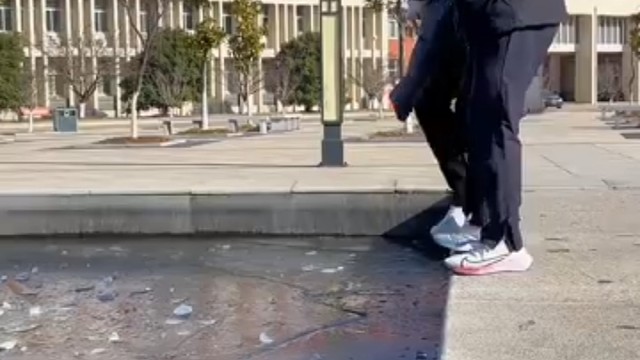 掉下去也插着兜[赞]