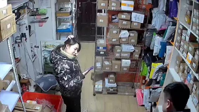 结婚九周年丈夫给妻子送惊喜