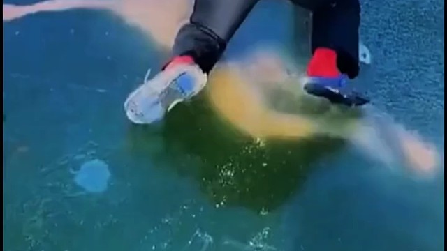 歪果仁真敢玩，差点就把自己玩了一把！