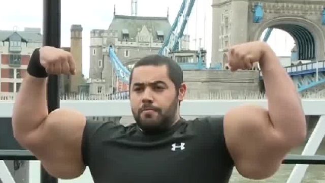 返祖现象有多可怕，日本出现四条腿海豚，人类长出尾巴03