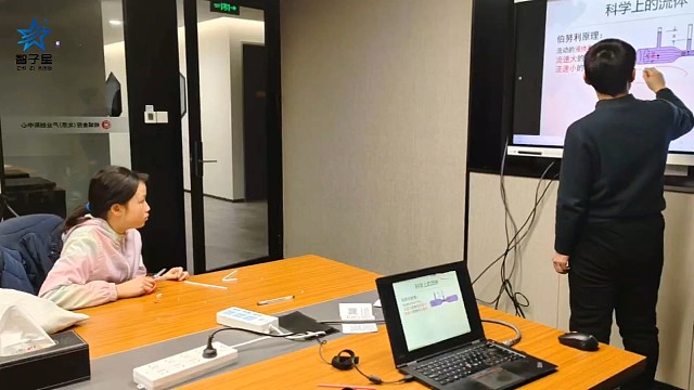 用气球模拟船吸现象@智子星科学探索