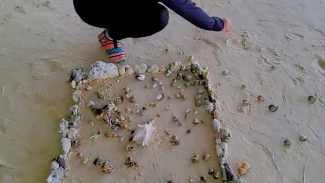 海滩上的小快乐