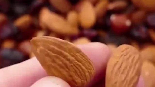 生活中3大有毒食物，路边白果、酷似人参的植物为啥不能吃02