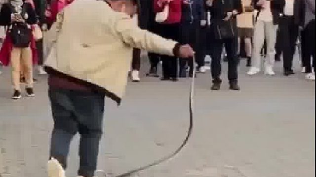 寒去春来，万物复苏游玩注意安全，勇敢的大叔。