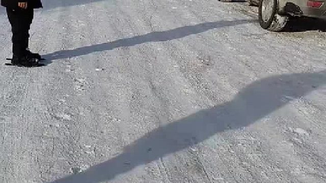 展示自制滑雪板，神操作惊呆众人