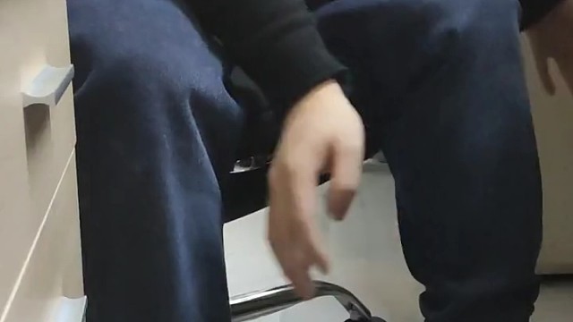 不宁腿综合症又称不安腿综合症，其症状主要发生在双下肢，可累及大腿和足部，但是稍有发生在上肢，不宁腿综