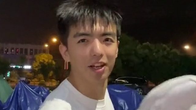 “想赢每场比赛，想打好每场球，认认真真打球，态度决定高度，不行就练”