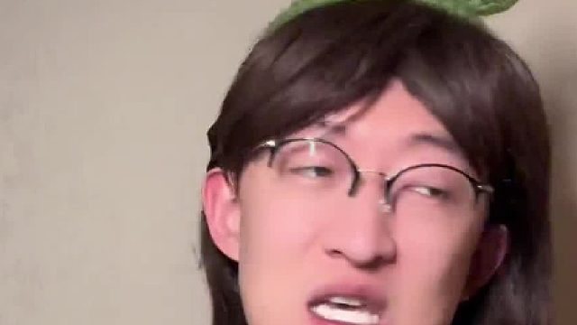 过年妈妈串门时的演技