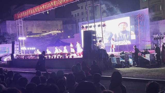 回母校欣赏元旦文艺表演