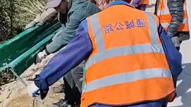 都是五十多岁的大叔在干力气活，这些人干不动了后面还会有人干吗？