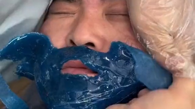 真怕他把脸扯下来