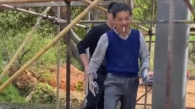 农民工的这波操作值得大家一个赞么