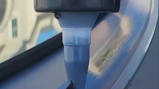 小盆友们这下学会给风挡玻璃打胶了吧？