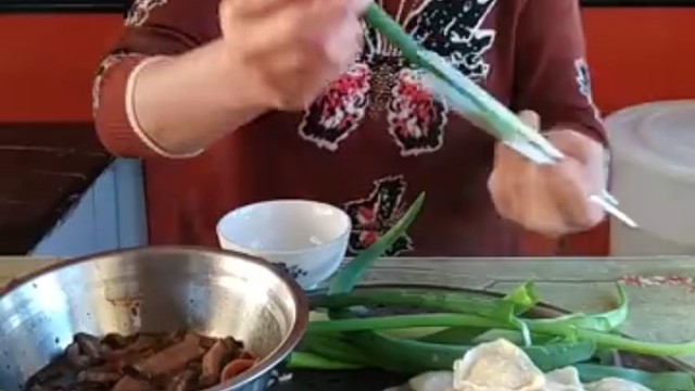 這我見過 品質越好的蔥 所含的黏液量越多 百利而無一害啊