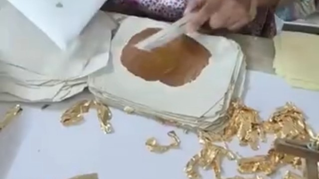 金箔纸是这样加工出来的