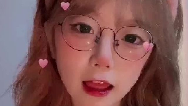 宝 你可以给我一个家吗 不是两个人的家 大概是 巴黎世家 可以吗