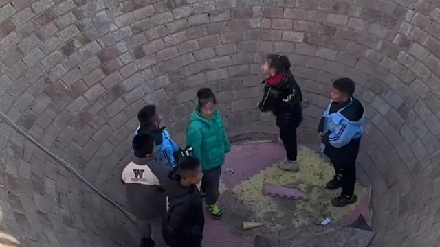 在我们年轻的时候，我们都比较调皮