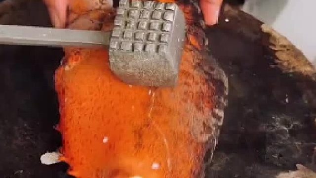 乍一看以为在打铁