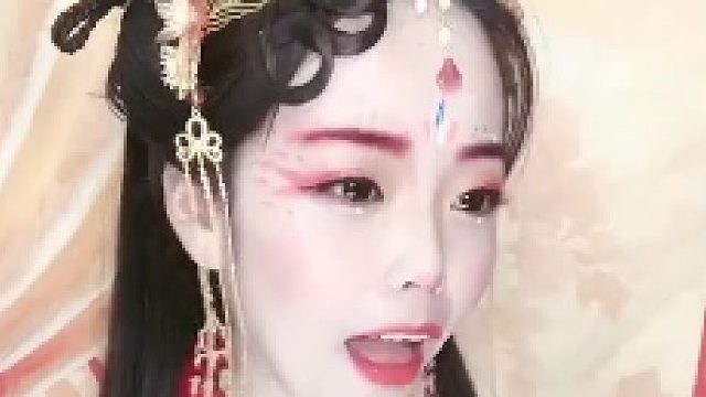 小鱼妖第一次来人间……就遇上了霸道王爷