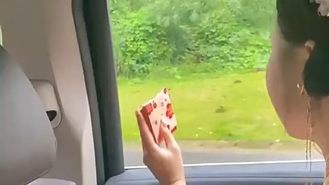 什么都要比，本来是开心的事，两个人都要比对方快，慢的一方就不高兴了