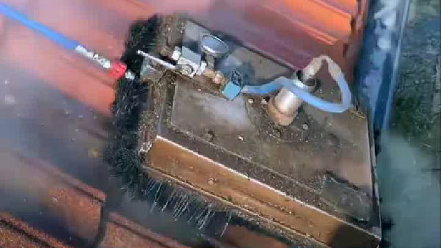 这是我见过最解压的屋顶清理方式