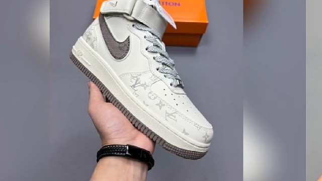 鞋掉了回头看看没有脚的人，就叫开心