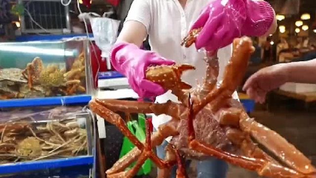 世界上最贵的6种海鲜，40万只为买一只蟹，第一名只有土豪吃得起02