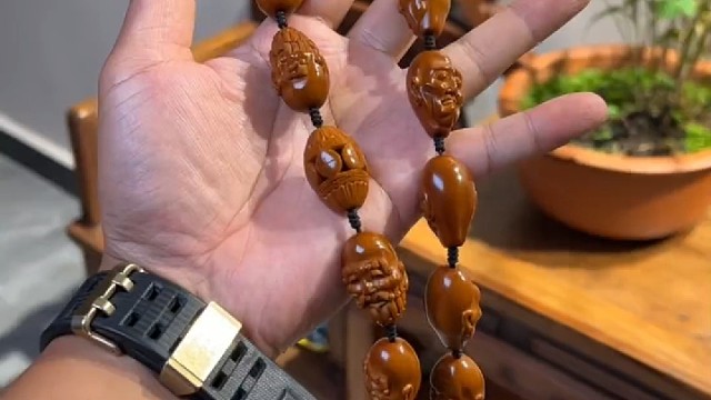 手工橄榄核雕刻