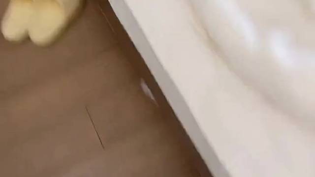 正常的四川婆娘在她反应过来的一瞬间，拳头就已经在你的脸上了。
