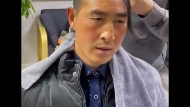 大爷：是谁说没有人可以笑着走出理发店的