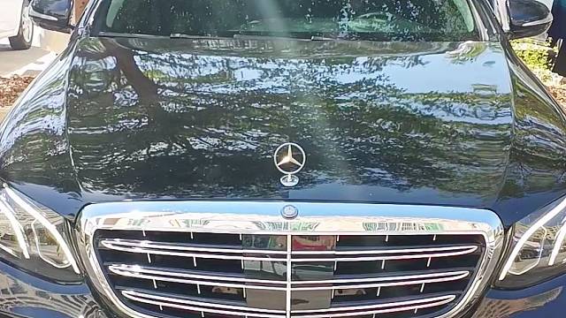 奔驰E300L安装防拆抗屏蔽GPS定位防盗系统，开启屏蔽器自动锁车，换卡、抠卡、干扰锁车报警到手机。