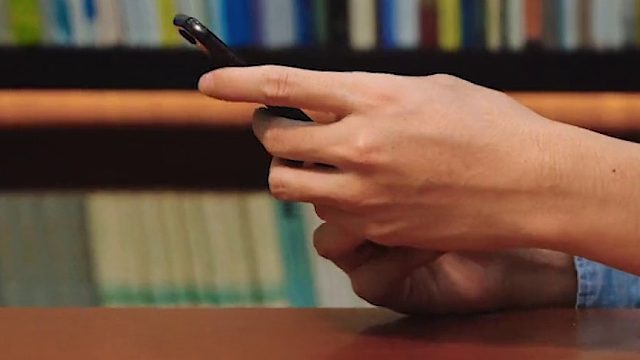 电池不耐用，找官方换新的呀