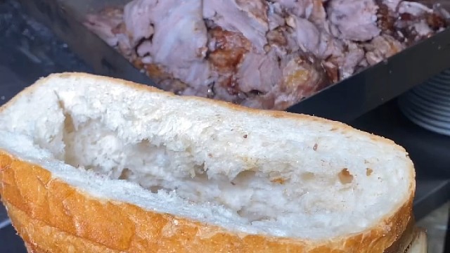 这肉夹馍得多少钱一套啊