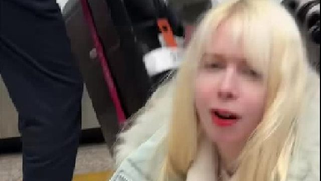 外国女生都要哭了，中国的服务就是这样的吗？