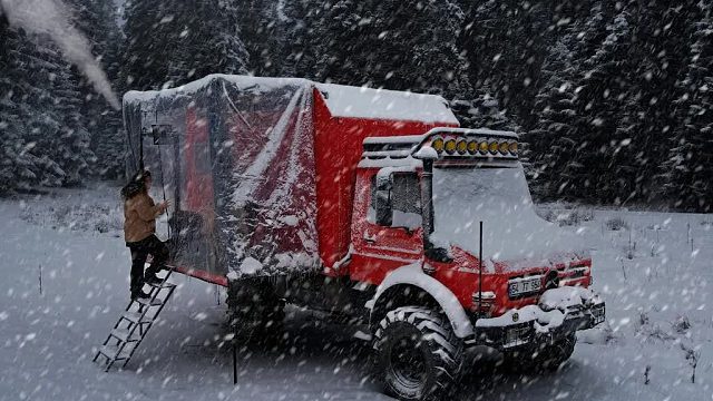 睡前看上一集夫妻俩和一狗的解压雪天露营，然后美美入眠