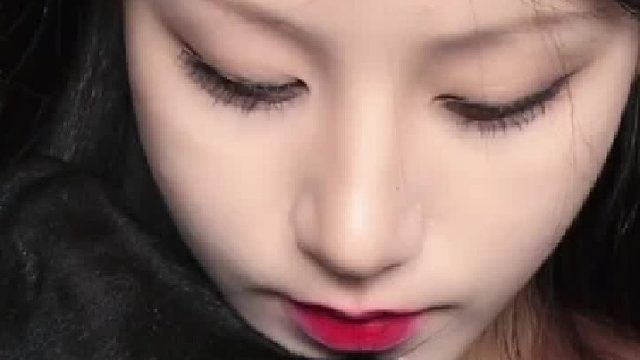 玫瑰之所以是玫瑰 是风与光的眷顾更是视线与灯光的归处