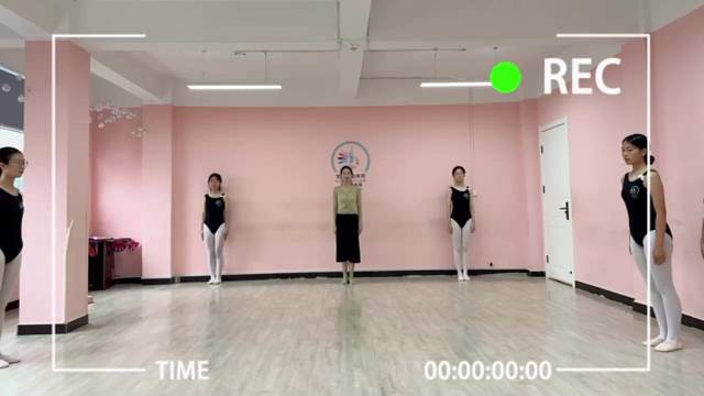 给小朋友上课了