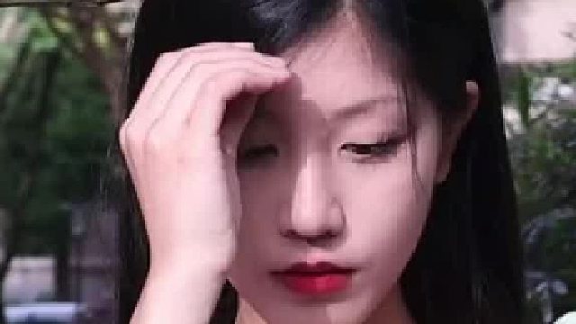 不要文采斐然 少年要磕磕绊绊又言之凿凿地表达爱 恰如温柔明月沦替太阳 草长莺飞撕裂时光