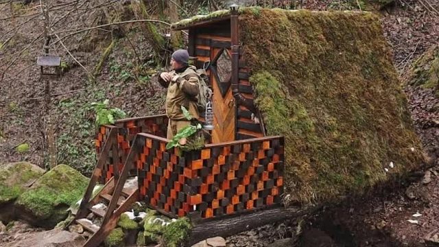 大叔意外捡到大量废弃托盘，埋头苦干20天，逆天设计出荒野豪宅