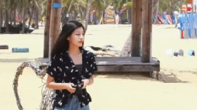 未来的路不会比过去更笔直，更平坦，但是我并不恐惧，我眼前还闪动着道路前方野百合和野蔷薇的影子