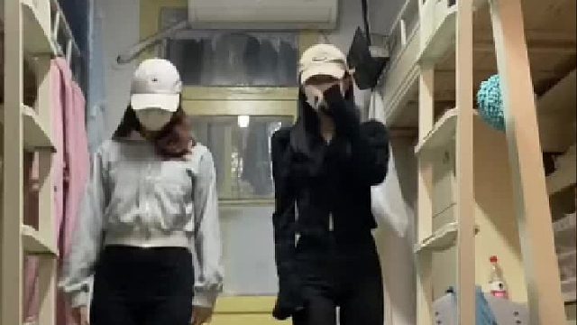 快艾特你的寝室长来拍