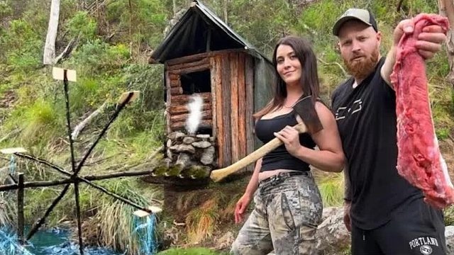 野外求生界神雕侠侣，每天和巨兽搏斗，逆袭荒野成功实现吃肉自由