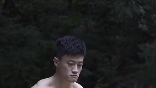 俄挺漫步可以体现你俄挺的实力深厚，然而很多人也可以做俄挺漫步，但真正能做到标准的真的很少