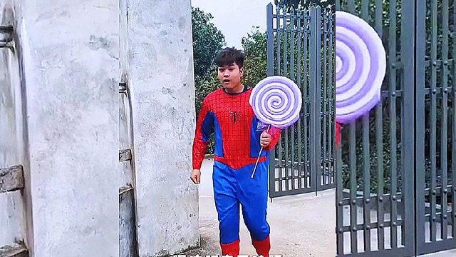 哥哥平时嚣张跋扈，没想到关键时刻却是个怂包！