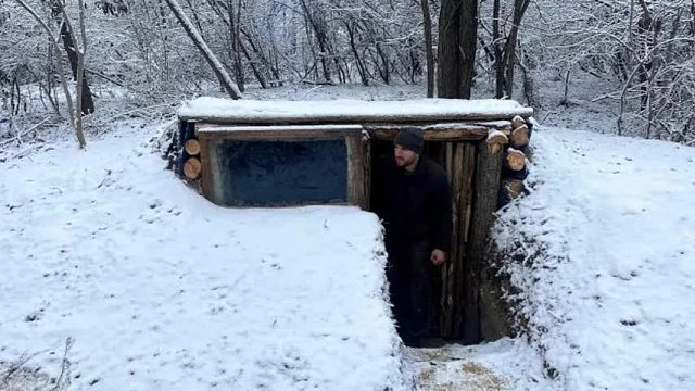 大雪马上来临，小伙通宵加班，3天时间逆天独创最隐蔽地下防空洞